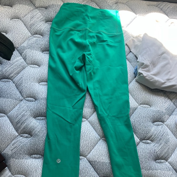 Lululemon Wunder Train 25’ leggings sz6-kelly green - Picture 2 of 3